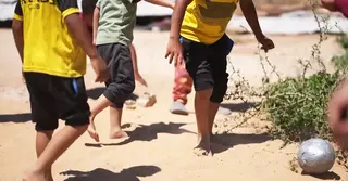 বোমার ক্ষত পেরিয়ে ফুটবলে মগ্ন গাজার শিশুরা
